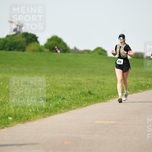 10.05.2026 - 8. Wedeler Halbmarathon Dr. Thomas Lammeyer http://msf.ph/oto/9711519 10.05.2026 12:06:38 Laufen 321, 554 meine-sportfotos.de