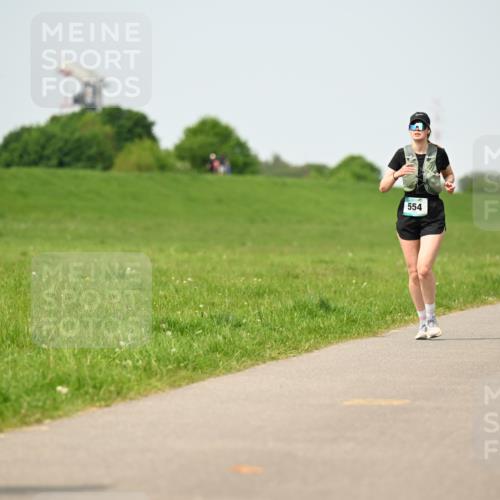 10.05.2026 - 8. Wedeler Halbmarathon Dr. Thomas Lammeyer http://msf.ph/oto/9711525 10.05.2026 12:06:38 Laufen 554, 321 meine-sportfotos.de