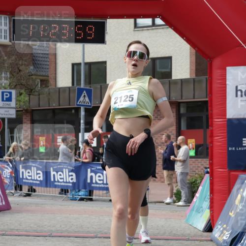 10.05.2026 - 8. Wedeler Halbmarathon Yannick Fuchs http://msf.ph/oto/9711531 10.05.2026 11:23:57 Ziel 2125, 2165 meine-sportfotos.de