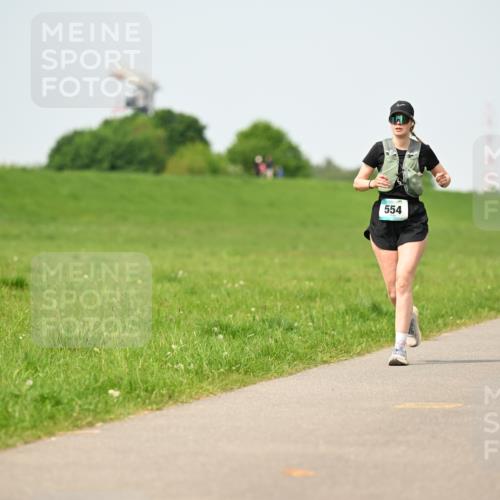 10.05.2026 - 8. Wedeler Halbmarathon Dr. Thomas Lammeyer http://msf.ph/oto/9711571 10.05.2026 12:06:40 Laufen 554, 321 meine-sportfotos.de