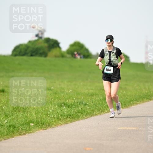 10.05.2026 - 8. Wedeler Halbmarathon Dr. Thomas Lammeyer http://msf.ph/oto/9711585 10.05.2026 12:06:40 Laufen 321, 554 meine-sportfotos.de