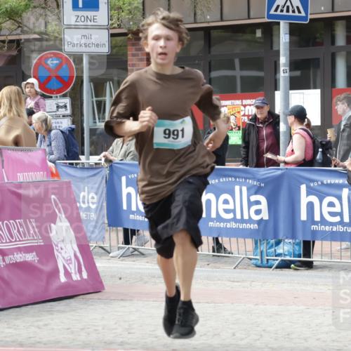 10.05.2026 - 8. Wedeler Halbmarathon Yannick Fuchs http://msf.ph/oto/9711588 10.05.2026 11:24:03 Ziel 991, 2165 meine-sportfotos.de