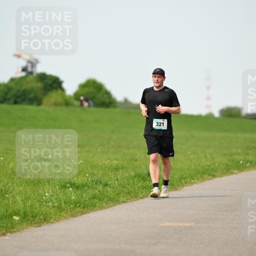 10.05.2026 - 8. Wedeler Halbmarathon Dr. Thomas Lammeyer http://msf.ph/oto/9711610 10.05.2026 12:06:45 Laufen 321 meine-sportfotos.de