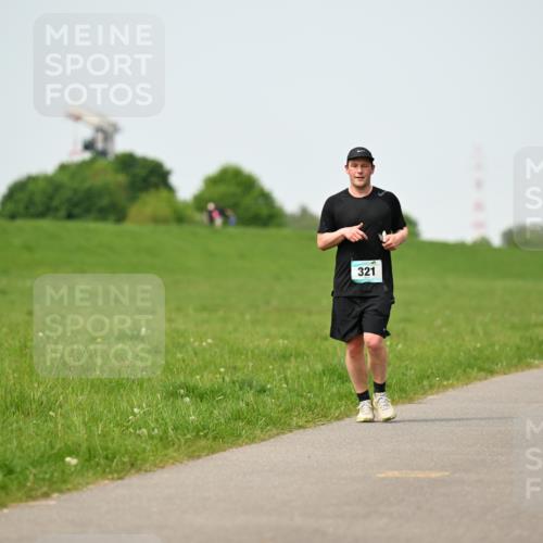 10.05.2026 - 8. Wedeler Halbmarathon Dr. Thomas Lammeyer http://msf.ph/oto/9711618 10.05.2026 12:06:46 Laufen 321 meine-sportfotos.de
