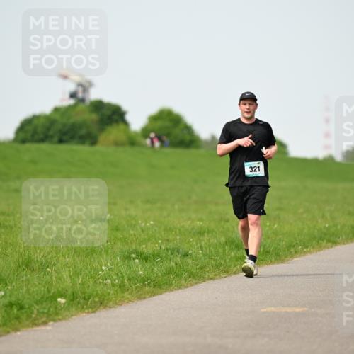10.05.2026 - 8. Wedeler Halbmarathon Dr. Thomas Lammeyer http://msf.ph/oto/9711622 10.05.2026 12:06:46 Laufen 321 meine-sportfotos.de