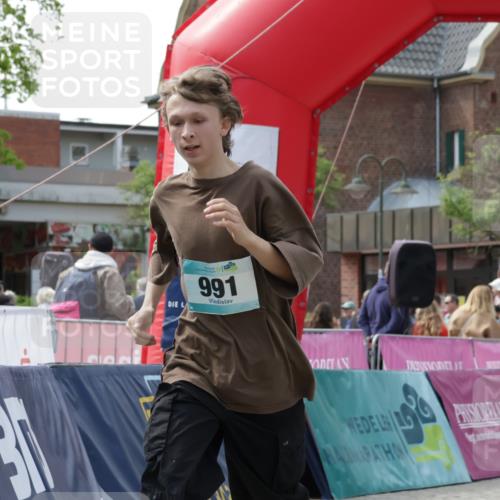 10.05.2026 - 8. Wedeler Halbmarathon Yannick Fuchs http://msf.ph/oto/9711623 10.05.2026 11:24:04 Ziel 991, 1027 meine-sportfotos.de