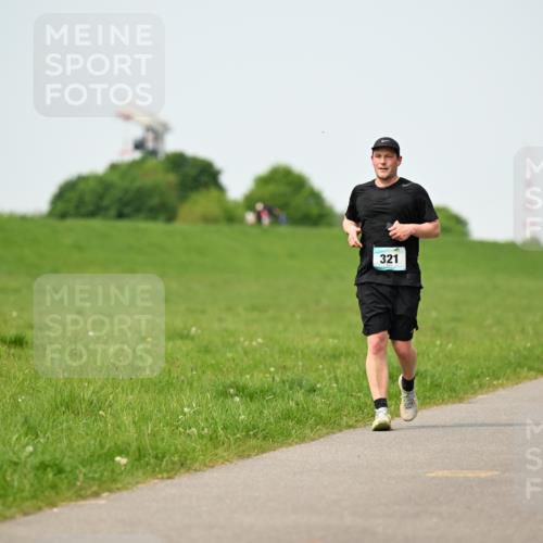 10.05.2026 - 8. Wedeler Halbmarathon Dr. Thomas Lammeyer http://msf.ph/oto/9711628 10.05.2026 12:06:46 Laufen 321 meine-sportfotos.de