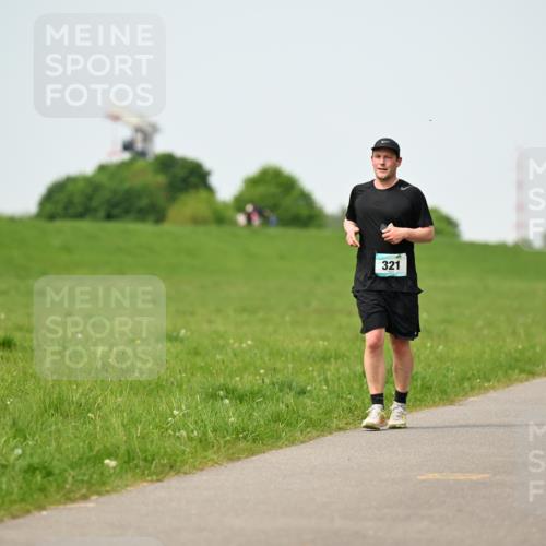 10.05.2026 - 8. Wedeler Halbmarathon Dr. Thomas Lammeyer http://msf.ph/oto/9711631 10.05.2026 12:06:46 Laufen 321 meine-sportfotos.de