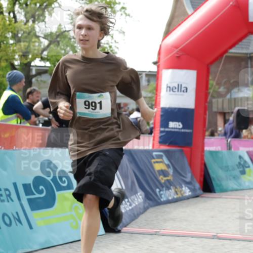 10.05.2026 - 8. Wedeler Halbmarathon Yannick Fuchs http://msf.ph/oto/9711633 10.05.2026 11:24:05 Ziel 991, 1027 meine-sportfotos.de