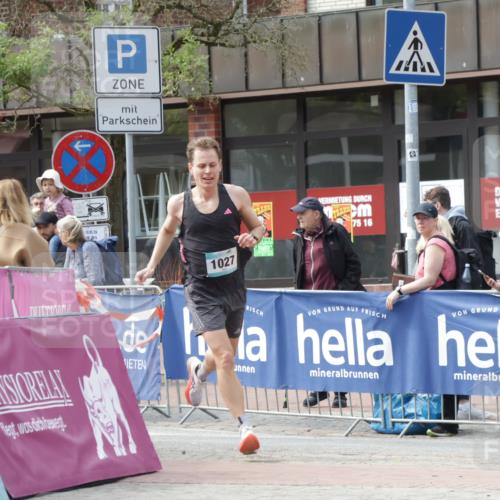 10.05.2026 - 8. Wedeler Halbmarathon Yannick Fuchs http://msf.ph/oto/9711638 10.05.2026 11:24:06 Ziel 991, 1027 meine-sportfotos.de