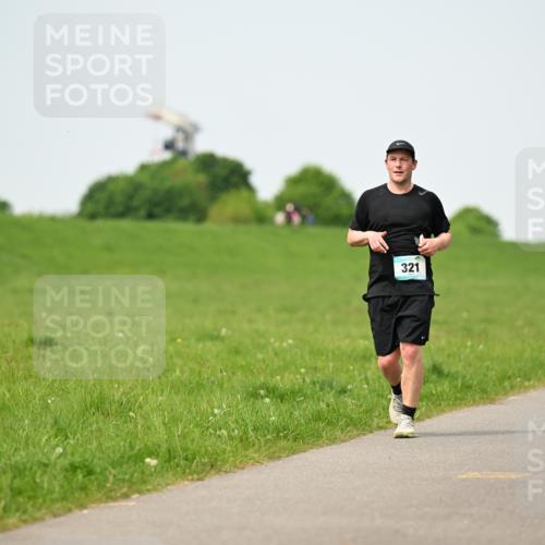 10.05.2026 - 8. Wedeler Halbmarathon Dr. Thomas Lammeyer http://msf.ph/oto/9711641 10.05.2026 12:06:47 Laufen 321 meine-sportfotos.de