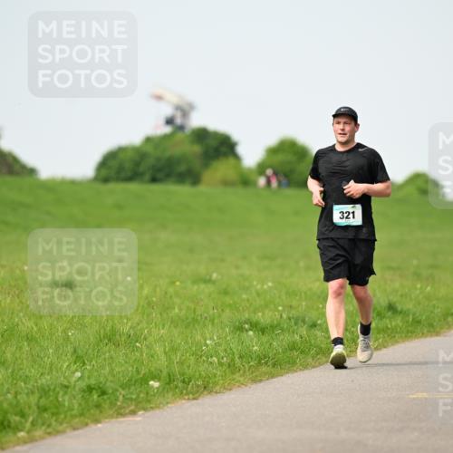 10.05.2026 - 8. Wedeler Halbmarathon Dr. Thomas Lammeyer http://msf.ph/oto/9711647 10.05.2026 12:06:47 Laufen 321 meine-sportfotos.de