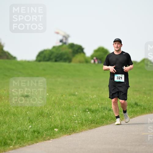 10.05.2026 - 8. Wedeler Halbmarathon Dr. Thomas Lammeyer http://msf.ph/oto/9711650 10.05.2026 12:06:47 Laufen 321 meine-sportfotos.de
