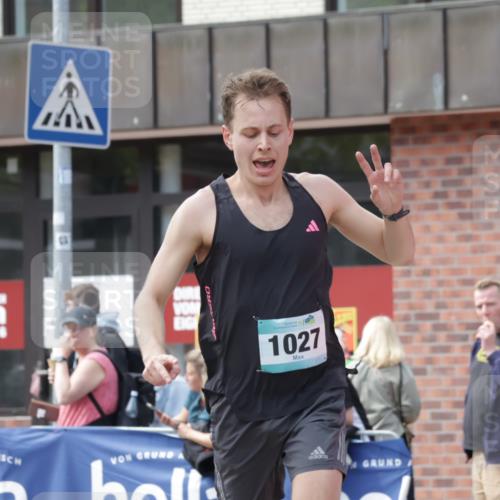 10.05.2026 - 8. Wedeler Halbmarathon Yannick Fuchs http://msf.ph/oto/9711655 10.05.2026 11:24:08 Ziel 991, 1027 meine-sportfotos.de