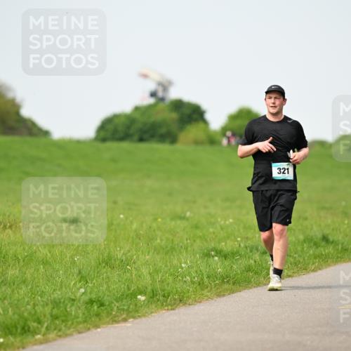 10.05.2026 - 8. Wedeler Halbmarathon Dr. Thomas Lammeyer http://msf.ph/oto/9711657 10.05.2026 12:06:47 Laufen 321 meine-sportfotos.de