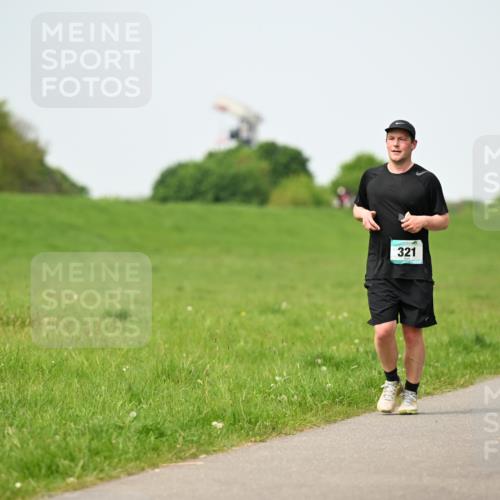10.05.2026 - 8. Wedeler Halbmarathon Dr. Thomas Lammeyer http://msf.ph/oto/9711659 10.05.2026 12:06:47 Laufen 321 meine-sportfotos.de