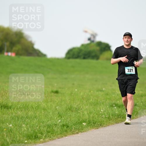 10.05.2026 - 8. Wedeler Halbmarathon Dr. Thomas Lammeyer http://msf.ph/oto/9711667 10.05.2026 12:06:48 Laufen 321 meine-sportfotos.de
