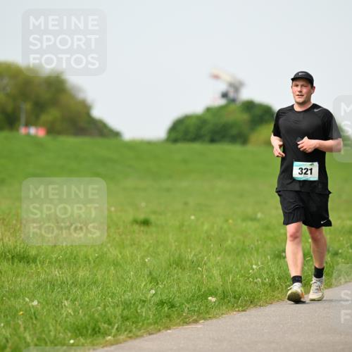 10.05.2026 - 8. Wedeler Halbmarathon Dr. Thomas Lammeyer http://msf.ph/oto/9711680 10.05.2026 12:06:48 Laufen 321 meine-sportfotos.de