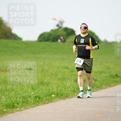 10.05.2026 - 8. Wedeler Halbmarathon Dr. Thomas Lammeyer http://msf.ph/oto/9711734 10.05.2026 12:07:17 Laufen 358 meine-sportfotos.de