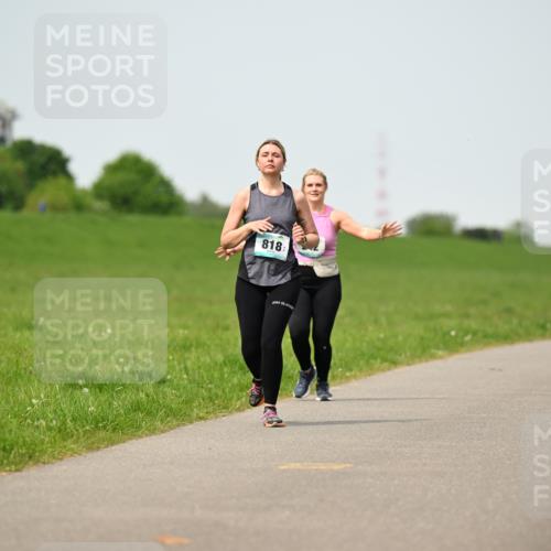 10.05.2026 - 8. Wedeler Halbmarathon Dr. Thomas Lammeyer http://msf.ph/oto/9711766 10.05.2026 12:07:21 Laufen 818 meine-sportfotos.de