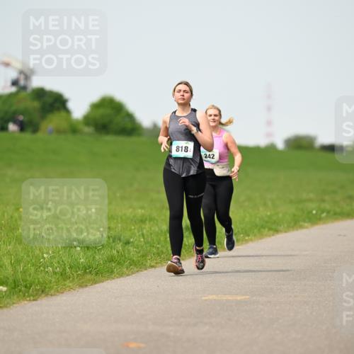 10.05.2026 - 8. Wedeler Halbmarathon Dr. Thomas Lammeyer http://msf.ph/oto/9711772 10.05.2026 12:07:21 Laufen 818, 242 meine-sportfotos.de