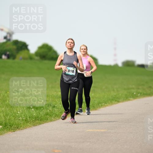 10.05.2026 - 8. Wedeler Halbmarathon Dr. Thomas Lammeyer http://msf.ph/oto/9711778 10.05.2026 12:07:22 Laufen 818 meine-sportfotos.de