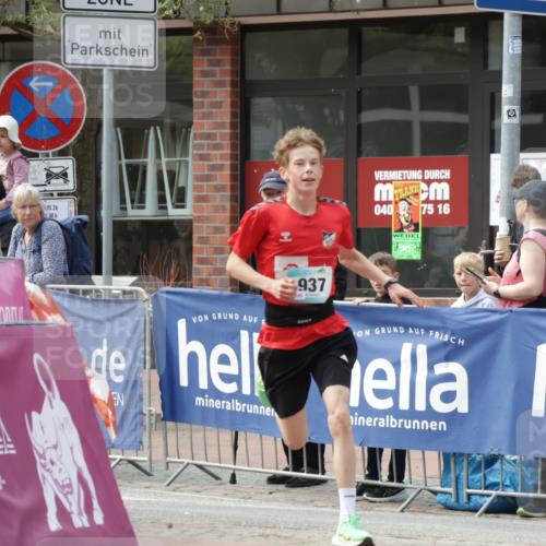 10.05.2026 - 8. Wedeler Halbmarathon Yannick Fuchs http://msf.ph/oto/9711780 10.05.2026 11:24:32 Ziel 937 meine-sportfotos.de