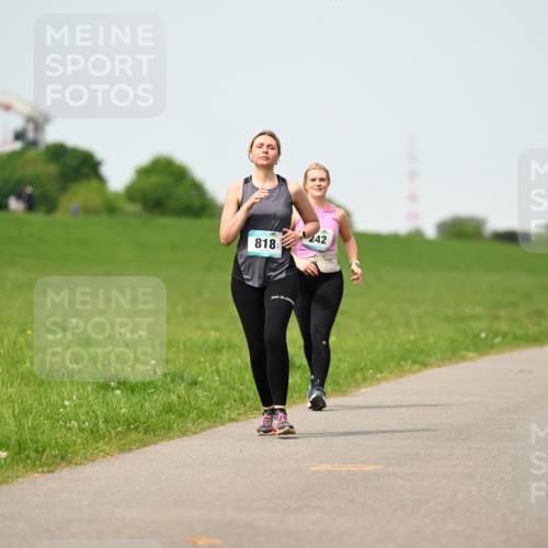 10.05.2026 - 8. Wedeler Halbmarathon Dr. Thomas Lammeyer http://msf.ph/oto/9711782 10.05.2026 12:07:22 Laufen 242, 818 meine-sportfotos.de