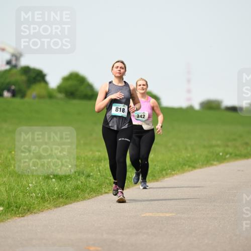 10.05.2026 - 8. Wedeler Halbmarathon Dr. Thomas Lammeyer http://msf.ph/oto/9711786 10.05.2026 12:07:22 Laufen 818, 242 meine-sportfotos.de