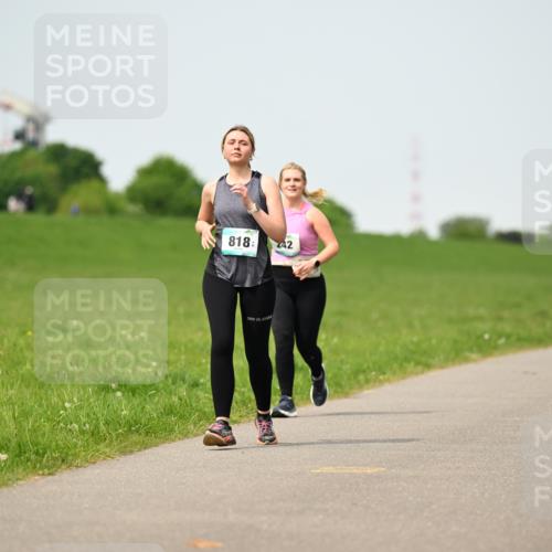 10.05.2026 - 8. Wedeler Halbmarathon Dr. Thomas Lammeyer http://msf.ph/oto/9711789 10.05.2026 12:07:22 Laufen 818, 242 meine-sportfotos.de