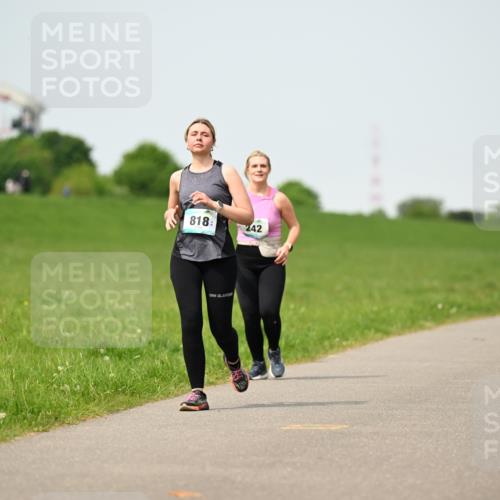 10.05.2026 - 8. Wedeler Halbmarathon Dr. Thomas Lammeyer http://msf.ph/oto/9711792 10.05.2026 12:07:22 Laufen 818, 242 meine-sportfotos.de