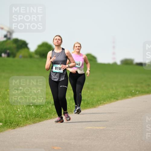 10.05.2026 - 8. Wedeler Halbmarathon Dr. Thomas Lammeyer http://msf.ph/oto/9711796 10.05.2026 12:07:22 Laufen 818, 242 meine-sportfotos.de