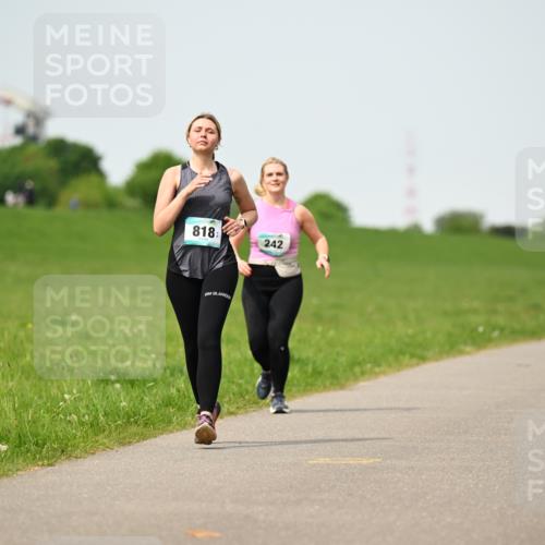 10.05.2026 - 8. Wedeler Halbmarathon Dr. Thomas Lammeyer http://msf.ph/oto/9711798 10.05.2026 12:07:23 Laufen 818, 242 meine-sportfotos.de