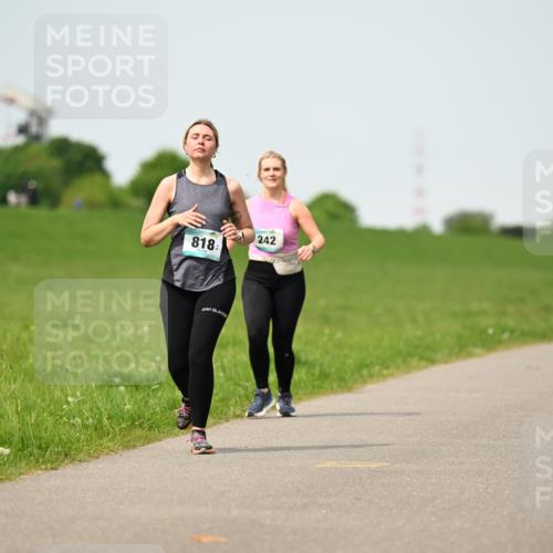 10.05.2026 - 8. Wedeler Halbmarathon Dr. Thomas Lammeyer http://msf.ph/oto/9711802 10.05.2026 12:07:23 Laufen 818, 242 meine-sportfotos.de