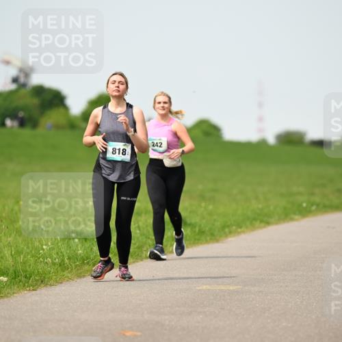 10.05.2026 - 8. Wedeler Halbmarathon Dr. Thomas Lammeyer http://msf.ph/oto/9711806 10.05.2026 12:07:23 Laufen 818, 242 meine-sportfotos.de