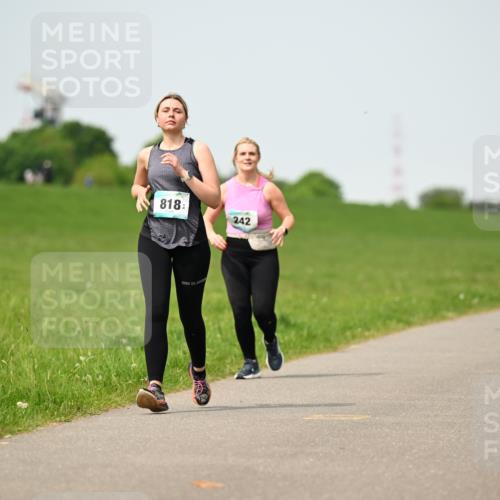 10.05.2026 - 8. Wedeler Halbmarathon Dr. Thomas Lammeyer http://msf.ph/oto/9711810 10.05.2026 12:07:23 Laufen 818, 242 meine-sportfotos.de