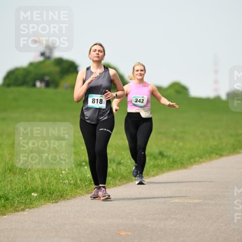 10.05.2026 - 8. Wedeler Halbmarathon Dr. Thomas Lammeyer http://msf.ph/oto/9711813 10.05.2026 12:07:23 Laufen 818, 242 meine-sportfotos.de