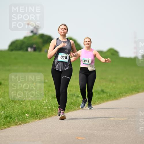 10.05.2026 - 8. Wedeler Halbmarathon Dr. Thomas Lammeyer http://msf.ph/oto/9711815 10.05.2026 12:07:23 Laufen 818, 242 meine-sportfotos.de