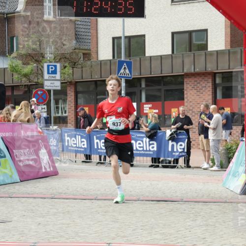 10.05.2026 - 8. Wedeler Halbmarathon Yannick Fuchs http://msf.ph/oto/9711816 10.05.2026 11:24:34 Ziel 937 meine-sportfotos.de