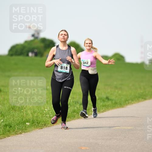10.05.2026 - 8. Wedeler Halbmarathon Dr. Thomas Lammeyer http://msf.ph/oto/9711817 10.05.2026 12:07:23 Laufen 818, 242 meine-sportfotos.de