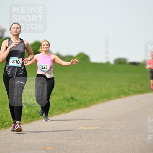 10.05.2026 - 8. Wedeler Halbmarathon Dr. Thomas Lammeyer http://msf.ph/oto/9711819 10.05.2026 12:07:24 Laufen 818, 242 meine-sportfotos.de