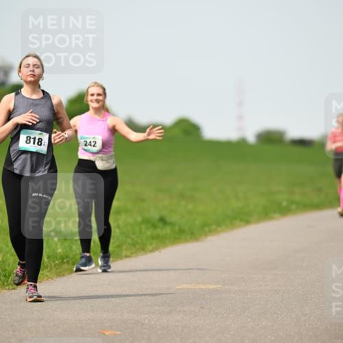 10.05.2026 - 8. Wedeler Halbmarathon Dr. Thomas Lammeyer http://msf.ph/oto/9711821 10.05.2026 12:07:24 Laufen 818, 242 meine-sportfotos.de