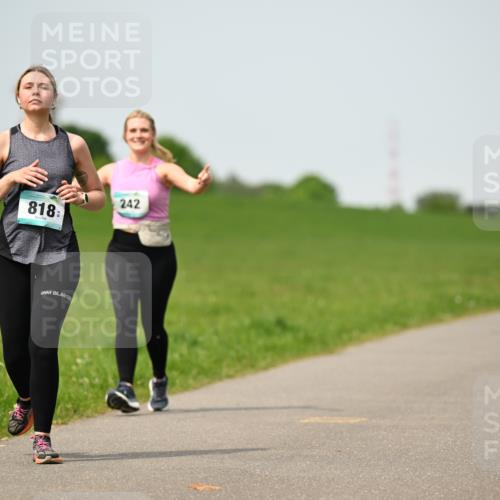 10.05.2026 - 8. Wedeler Halbmarathon Dr. Thomas Lammeyer http://msf.ph/oto/9711826 10.05.2026 12:07:25 Laufen 818, 242 meine-sportfotos.de