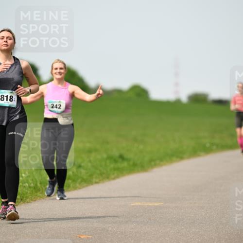 10.05.2026 - 8. Wedeler Halbmarathon Dr. Thomas Lammeyer http://msf.ph/oto/9711830 10.05.2026 12:07:25 Laufen 818, 242 meine-sportfotos.de