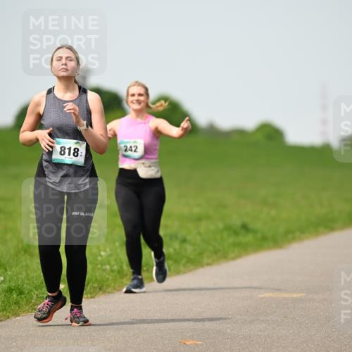10.05.2026 - 8. Wedeler Halbmarathon Dr. Thomas Lammeyer http://msf.ph/oto/9711833 10.05.2026 12:07:25 Laufen 818, 242 meine-sportfotos.de