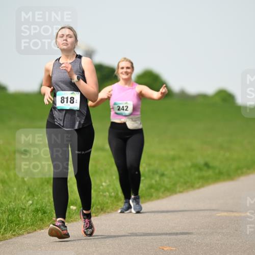 10.05.2026 - 8. Wedeler Halbmarathon Dr. Thomas Lammeyer http://msf.ph/oto/9711836 10.05.2026 12:07:25 Laufen 818, 242 meine-sportfotos.de