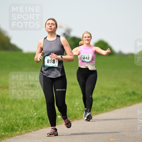10.05.2026 - 8. Wedeler Halbmarathon Dr. Thomas Lammeyer http://msf.ph/oto/9711839 10.05.2026 12:07:25 Laufen 818, 242 meine-sportfotos.de