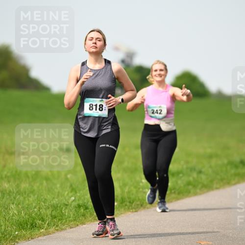 10.05.2026 - 8. Wedeler Halbmarathon Dr. Thomas Lammeyer http://msf.ph/oto/9711842 10.05.2026 12:07:25 Laufen 818, 242 meine-sportfotos.de
