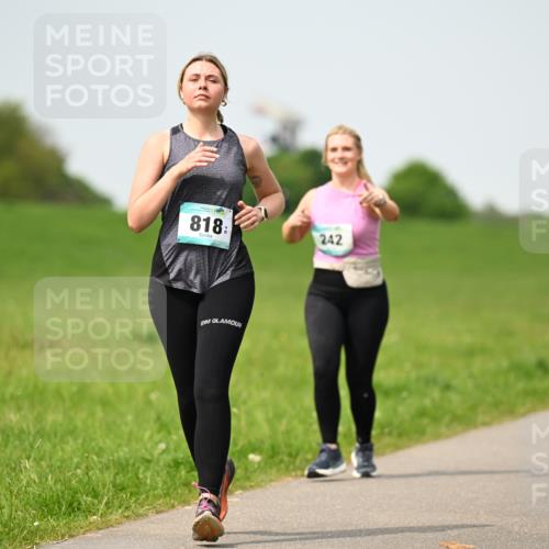 10.05.2026 - 8. Wedeler Halbmarathon Dr. Thomas Lammeyer http://msf.ph/oto/9711845 10.05.2026 12:07:26 Laufen 818, 242 meine-sportfotos.de