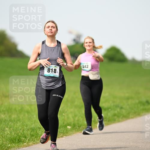 10.05.2026 - 8. Wedeler Halbmarathon Dr. Thomas Lammeyer http://msf.ph/oto/9711847 10.05.2026 12:07:26 Laufen 818, 242 meine-sportfotos.de